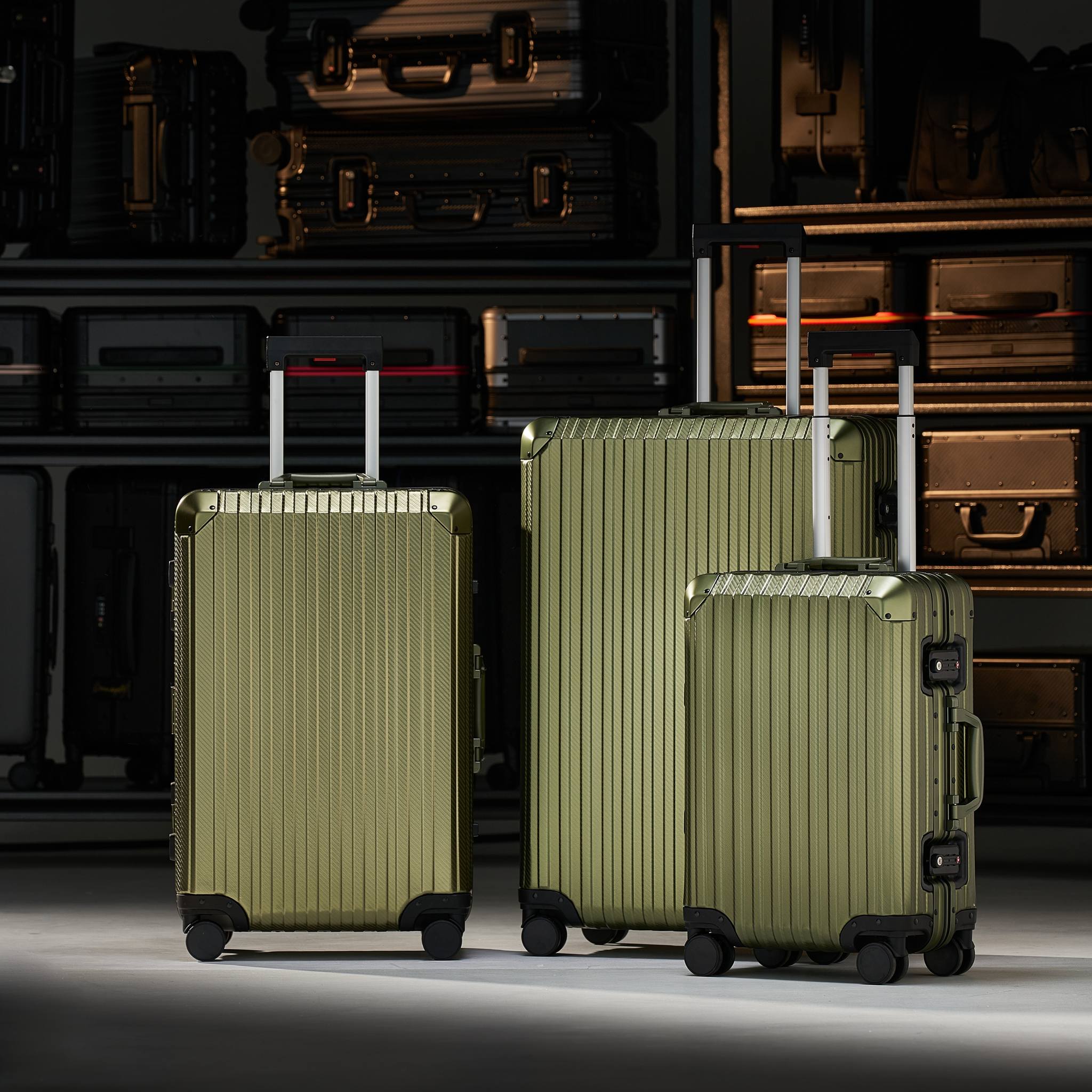 Treva Suitcase Aluminum Dark Green